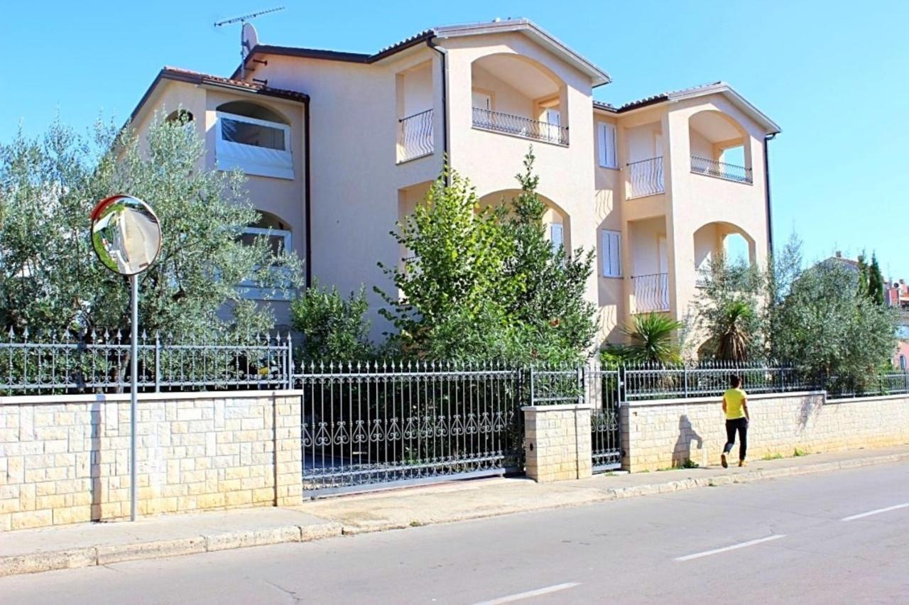 House Laura 200M From The Beach And The Center Apartment Пореч Екстериор снимка