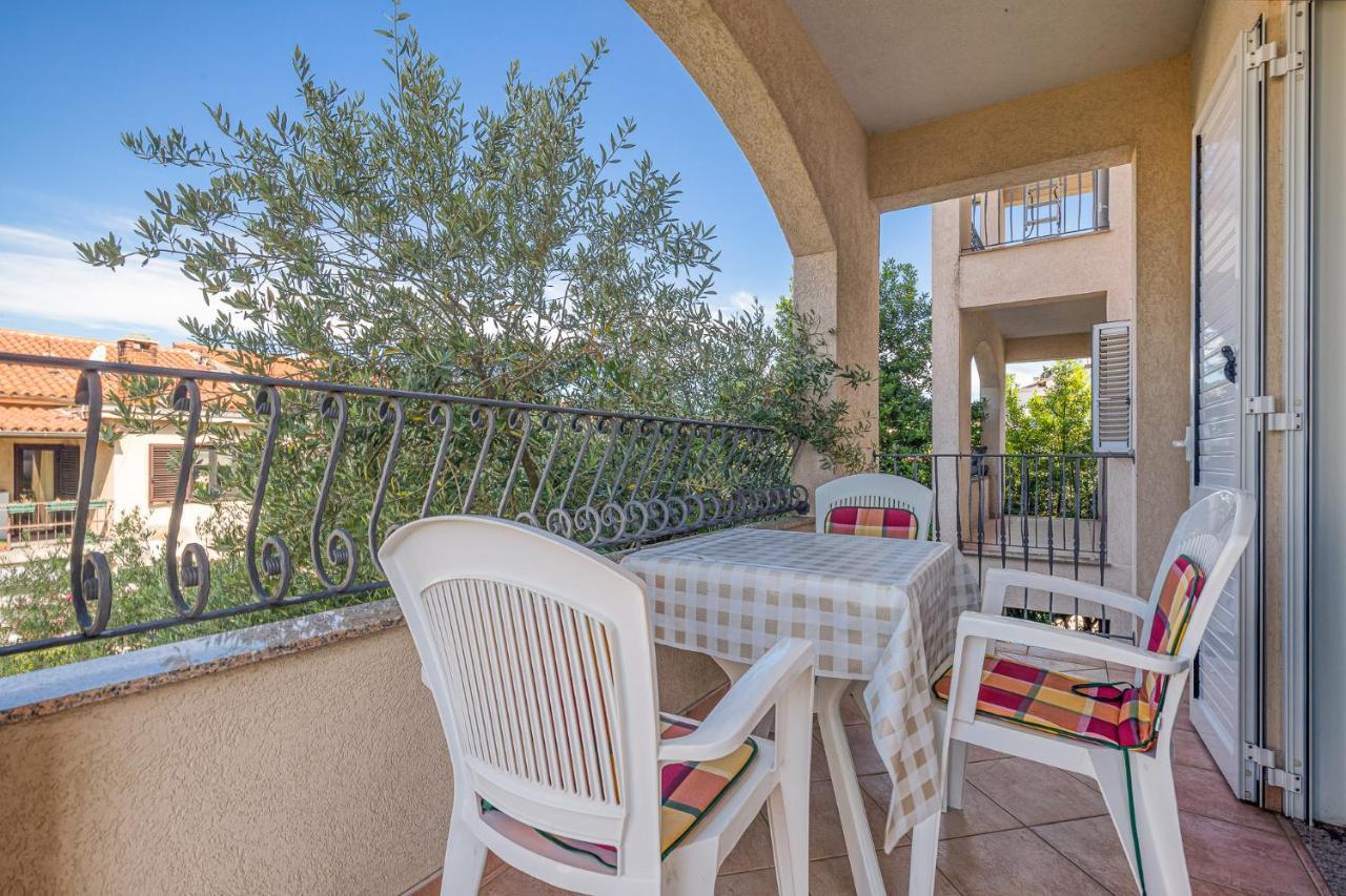 House Laura 200M From The Beach And The Center Apartment Пореч Екстериор снимка