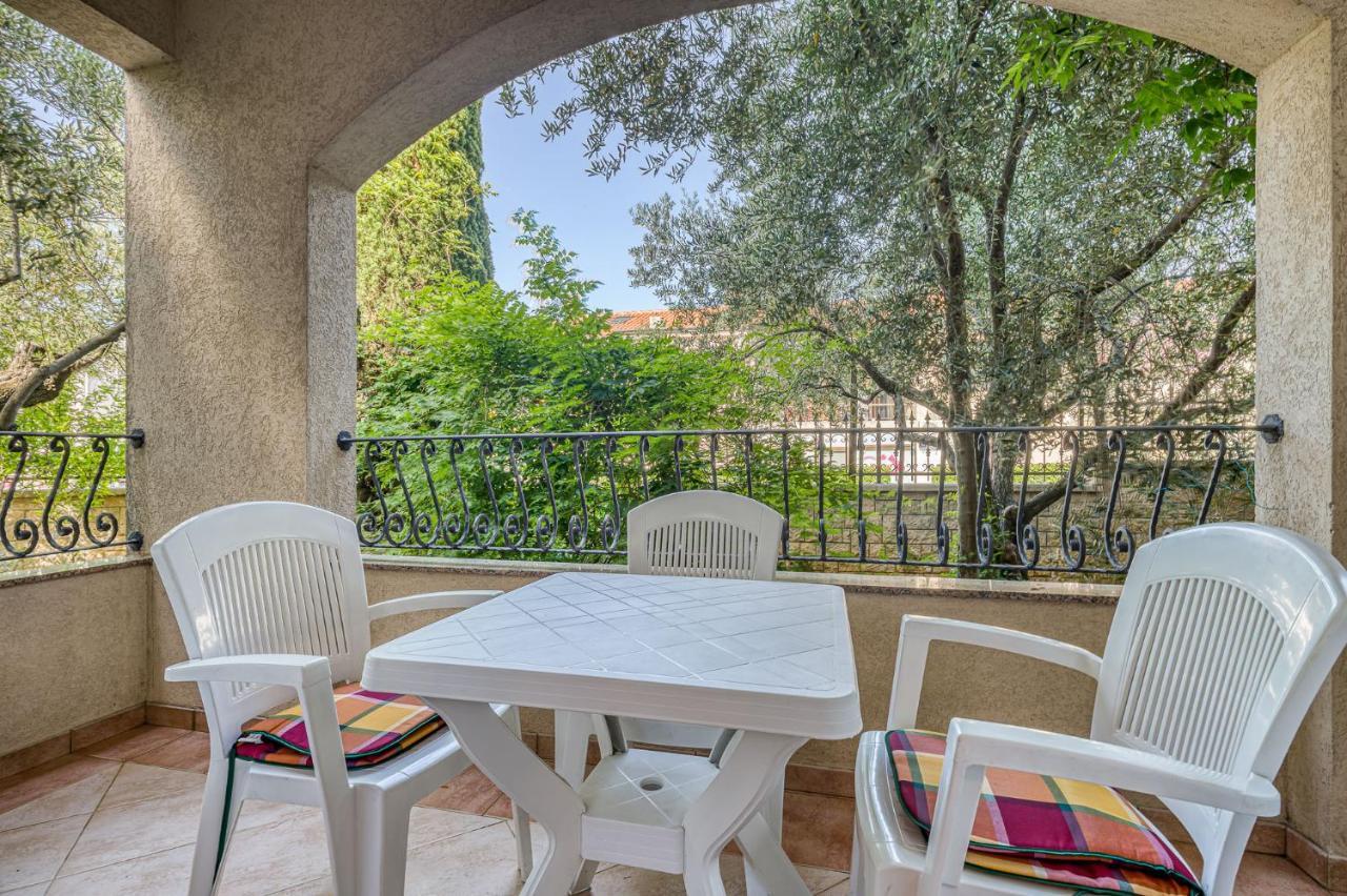 House Laura 200M From The Beach And The Center Apartment Пореч Екстериор снимка