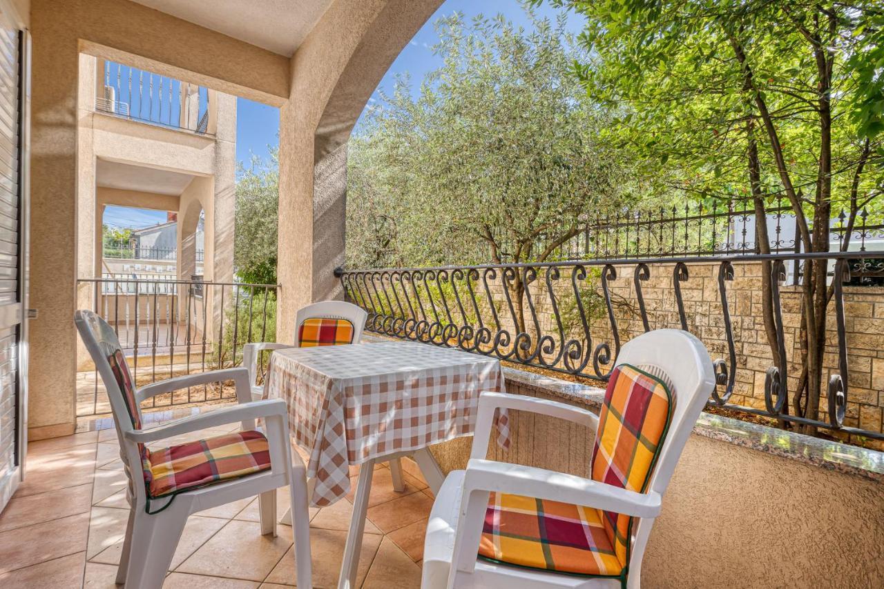 House Laura 200M From The Beach And The Center Apartment Пореч Екстериор снимка
